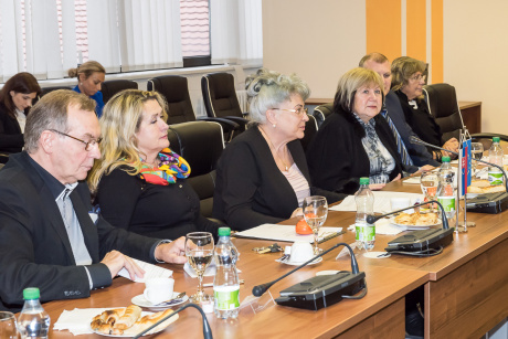 Predsedníčka Najvyššieho súdu Slovenskej republiky Daniela Švecová prijala 2. decembra 2014 desaťčlennú delegáciu mimovládnej organizácie Združenia…