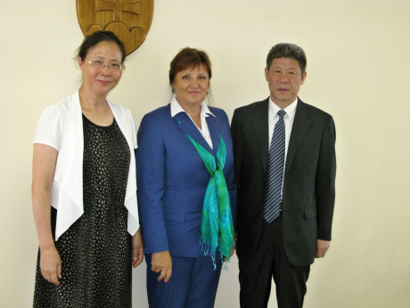 Podpredsedníčka Najvyššieho súdu JUDr. Jarmila Urbancová spoločne s predstaviteľmi jednotlivých kolégií najvyššieho súdu prijali delegáciu sudcov N…