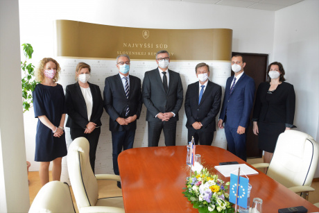 Predseda Najvyššieho súdu SR Ján Šikuta sa stretol s predsedom Ústavného súdu SR Ivanom Fiačanom